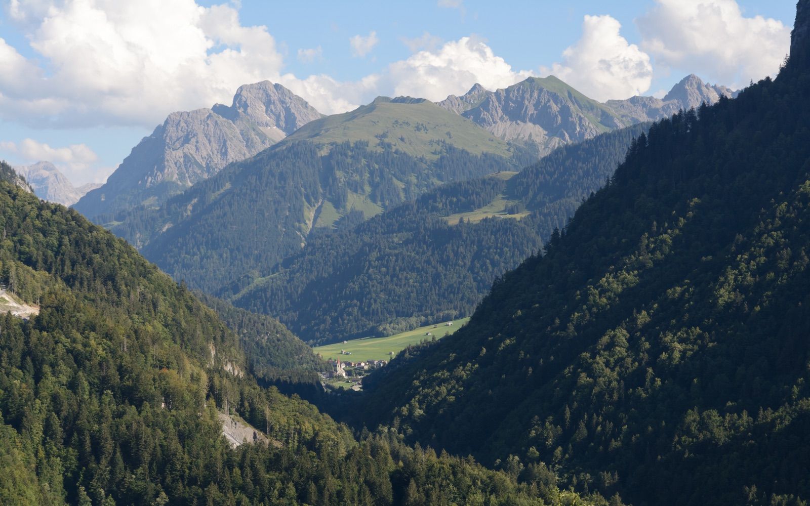 Au im Tal der Bregenzerache, die obere Talschaft entlang des Radwegs