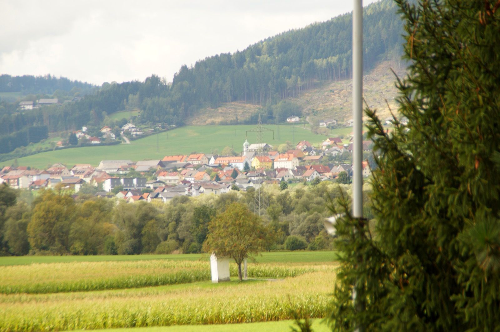 Kraubath an der Mur am unteren Ende der Strecke, wo der R24 das Murtal und den Murradweg (R2) erreicht.