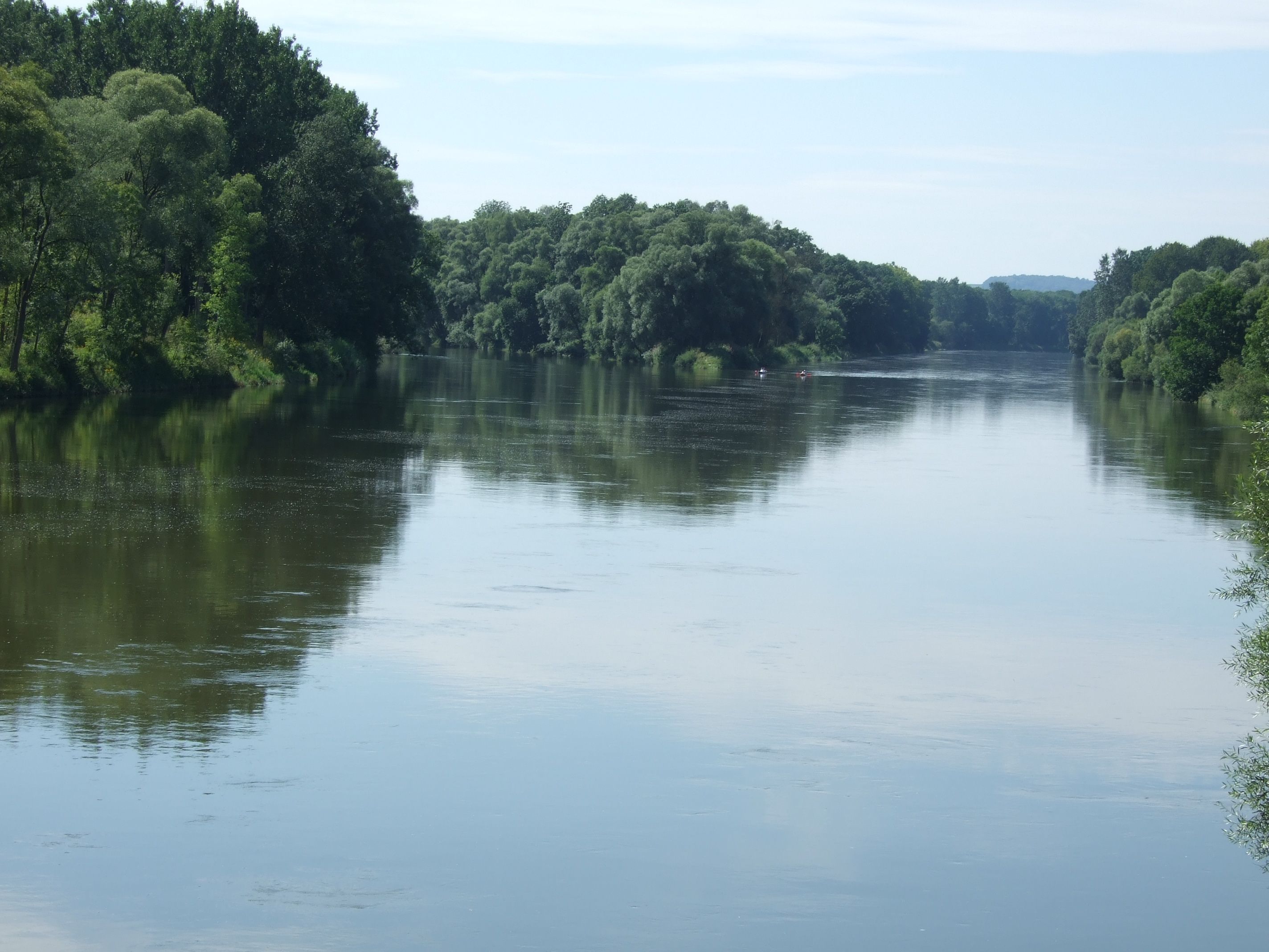 Die Mündung des Lech (links) in die Donau bei Marxheim - das stille Ziel der Reise, wo der Donauradweg anschließt.