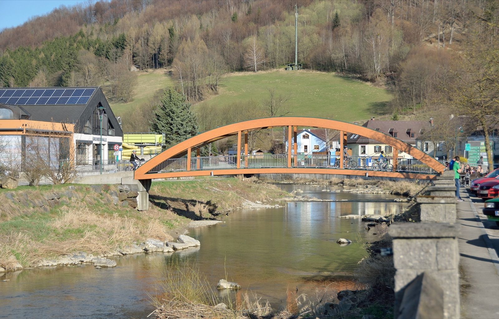 Die Rad- und Fußgängerbrücke über die Pielach in Kirchberg an der Pielach.