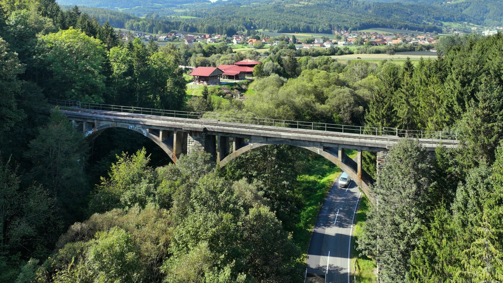 Das Feistritz-Viadukt bei Oberfeistritz - die ehemalige Bahntrasse trägt heute den Radweg.