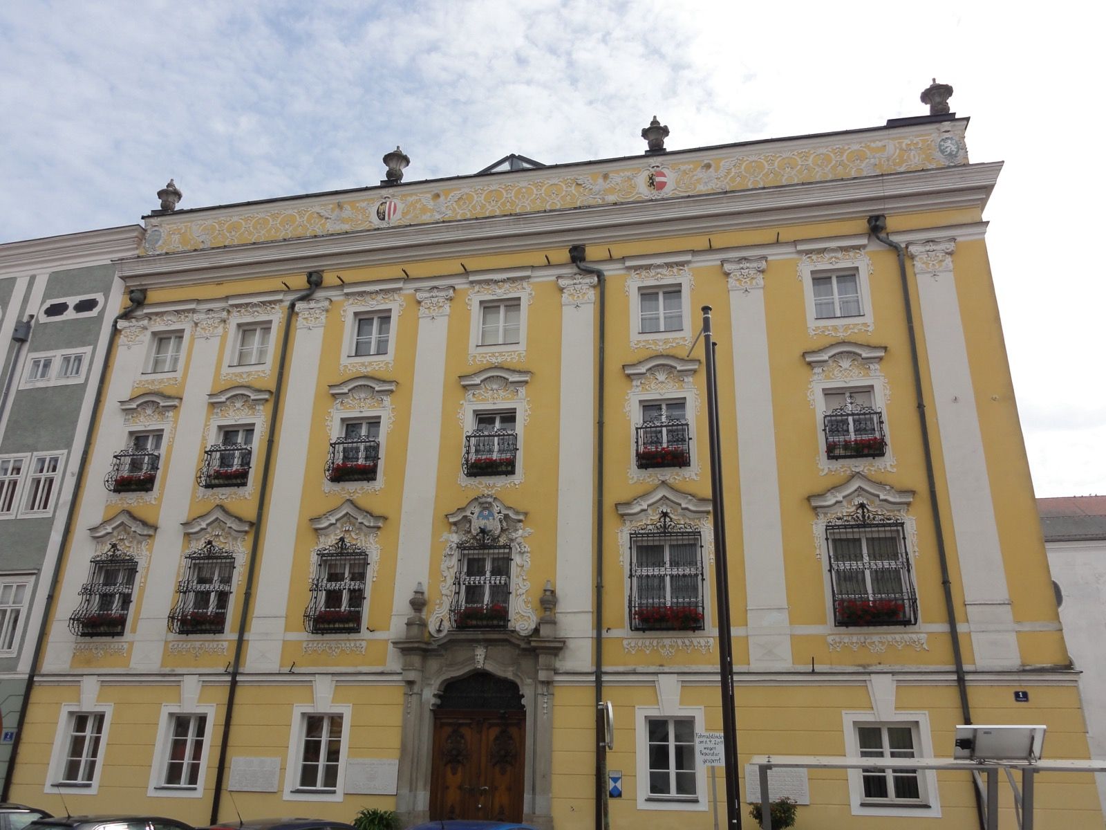 Der historische Stadtplatz von Wels mit dem Rathaus - die Römerstadt Ovilava am nördlichen Ausgangspunkt der Tour.
