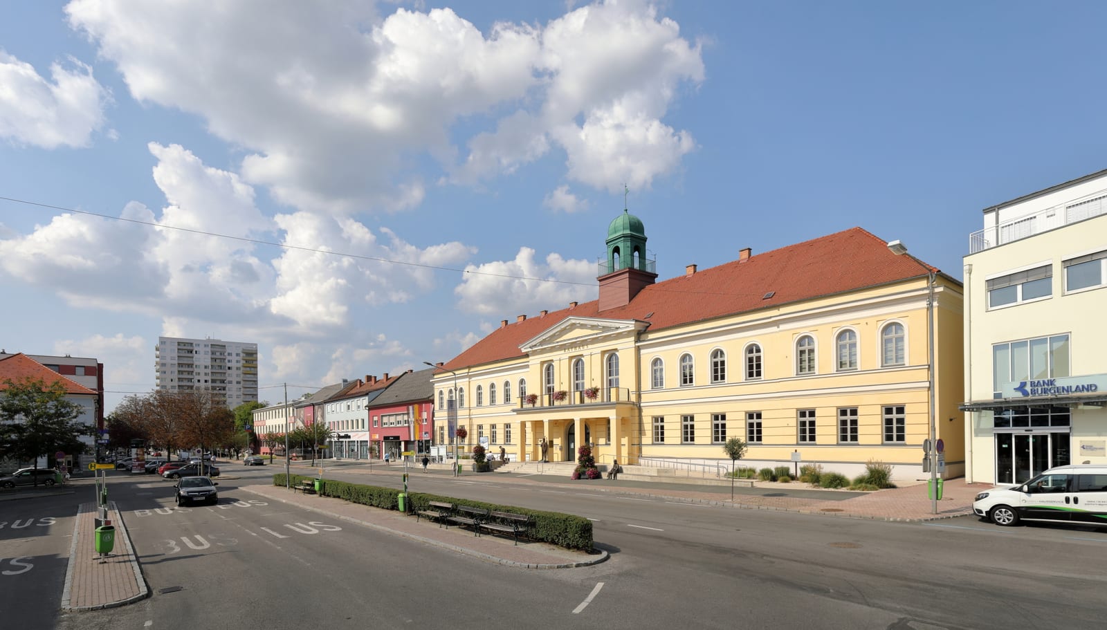 Das Zentrum von Oberwart, der lebendigen Bezirksstadt an der Pinka am südlichen Wendepunkt der Runde.